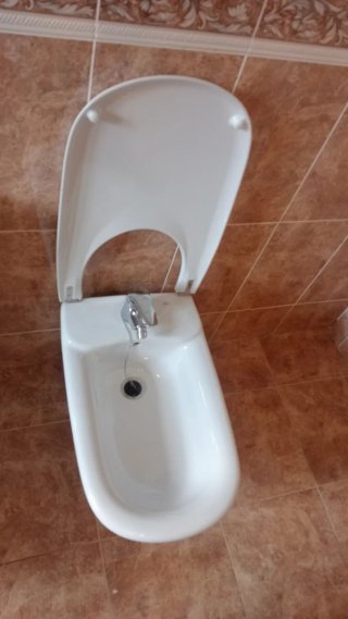 Bidé Roca Blanco Completo con Tapa y Grifo