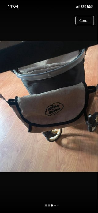 Carrito de bebé de juguete