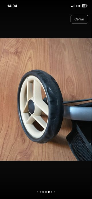 Carrito de bebé de juguete
