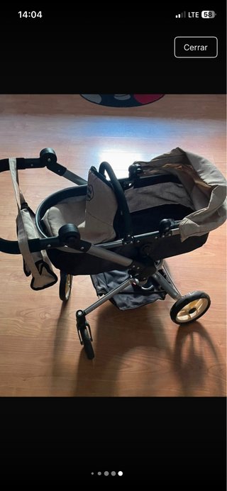 Carrito de bebé de juguete