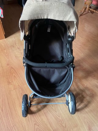 Carrito de bebé de juguete