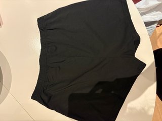 Pantalones cortos negros básicos