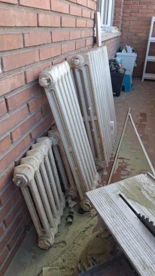 URGE VENTA Lote 4 radiadores de metal blancos