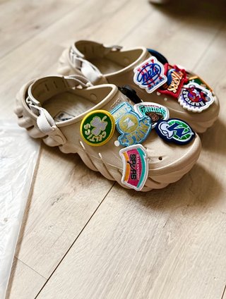 Crocs Echo Clog x NBA BSKTLL Beige