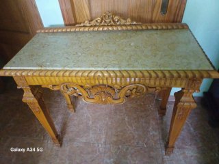 Mesa recibidor clásica mármol y madera