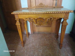 Mesa recibidor clásica mármol y madera