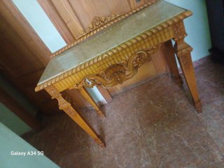 Mesa recibidor clásica mármol y madera