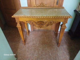 Mesa recibidor clásica mármol y madera