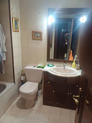 Mueble de baño madera y mármol, ( sin lavabo )