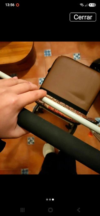 Andador con asiento y cesta para la compra