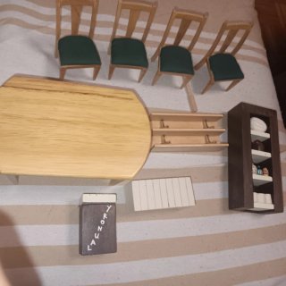 Muebles miniatura para casa de muñecas