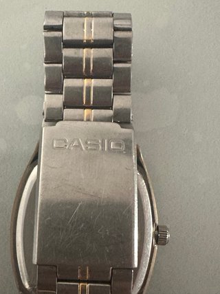 Reloj Casio Quartz Dorado y Plateado