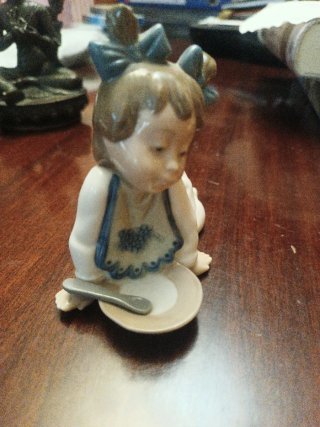 Figurita Nao bebé porcelana