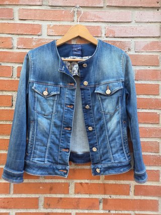 Cazadora tejana Stradivarius azul T.XS