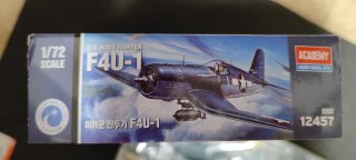Maqueta Academy F4U-1 U.S. Navy Fighter 1/72