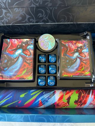 Mega Charizard X UPC + Playmat + Cartas (perfecto)