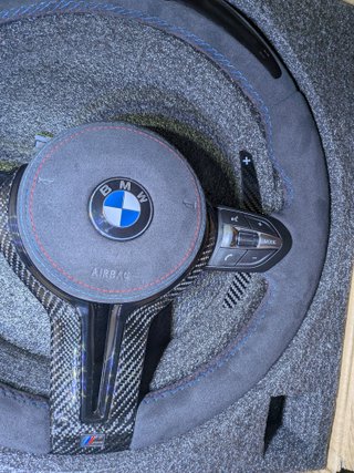 Volante BMW M Performance Carbono c/ display LED