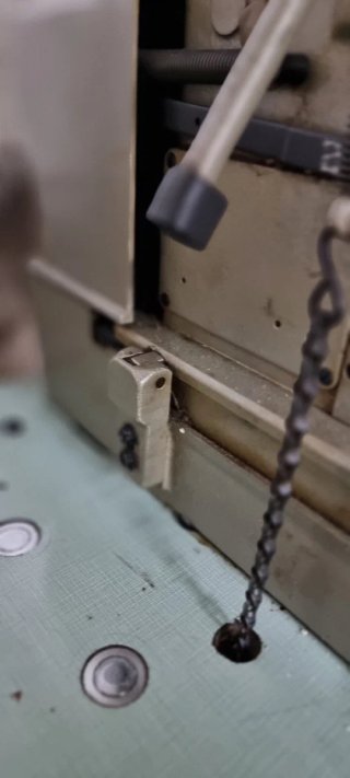 Ojaladora industrial JUKI LBH-762 completa + mesa