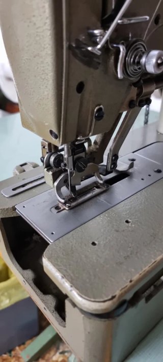 Ojaladora industrial JUKI LBH-762 completa + mesa
