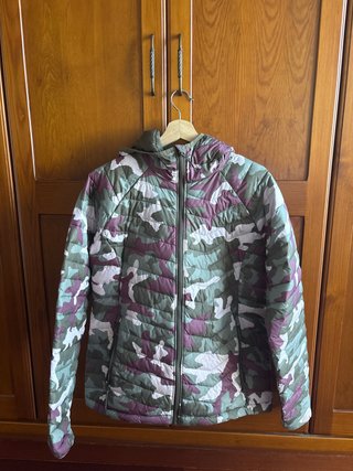 Plumífero Columbia Camuflaje Verde y Morado