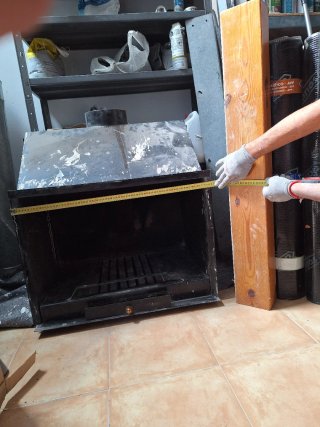 Chimenea metálica negra para empotrar