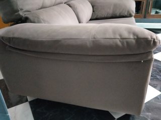 Estupendo sofá de 2 plazas.