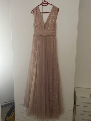 Vestido de fiesta rosa con perlas largo