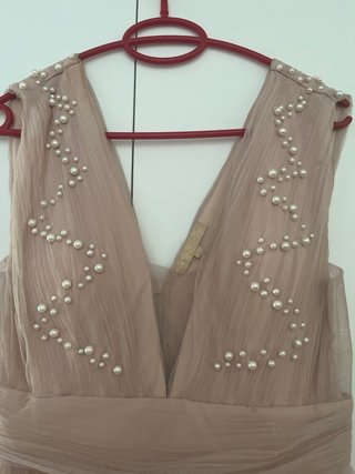 Vestido de fiesta rosa con perlas largo