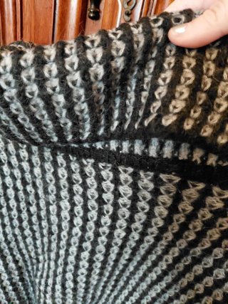 Maglione collo alto fantasia nero e grigio