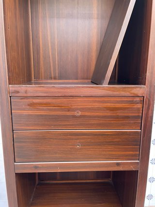 Mueble de salón de madera oscuro. Almoradi