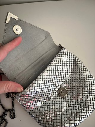 Bolso de fiesta plateado con cadena