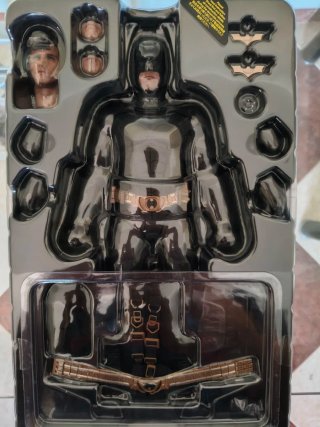 Hot Toys Batman Begins 1/6 Figura