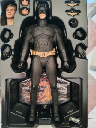 Hot Toys Batman Begins 1/6 Figura