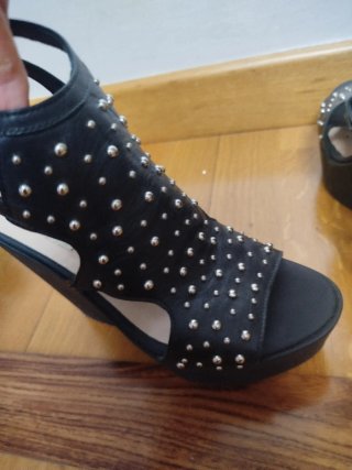 Scarpe con zeppa e borchie nere