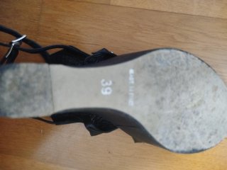 Scarpe con zeppa e borchie nere