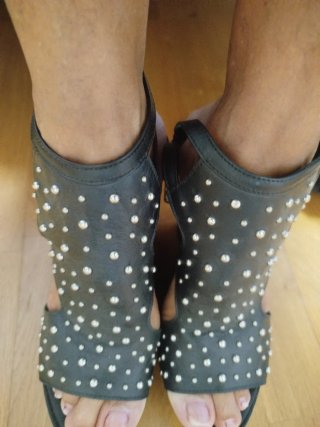 Scarpe con zeppa e borchie nere