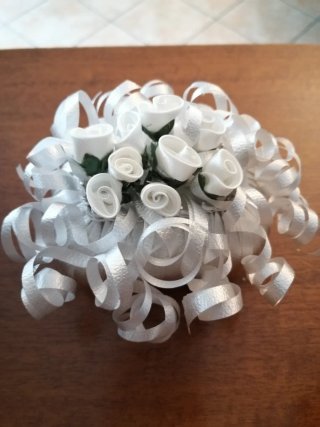 Saponetta decorativa con fiori bianchi