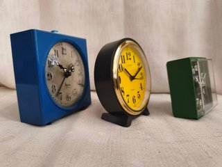 Lote 3 despertadores: 1 Micro azul, 2 Europa