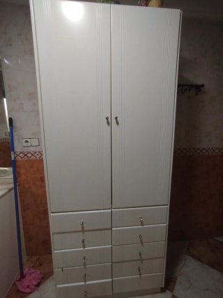 Mueble de baño mármol y madera con armario a juego