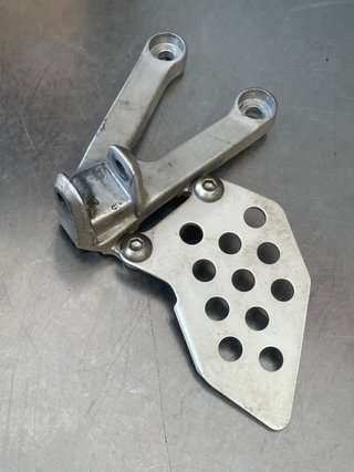 Soporte Estribera Delantera CBR600RR 2005