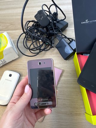 Lote móviles Samsung y cables