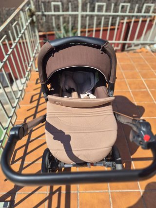 Carro de bebé con maxicosi marrón marca Jane