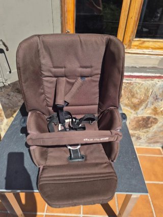 Carro de bebé con maxicosi marrón marca Jane