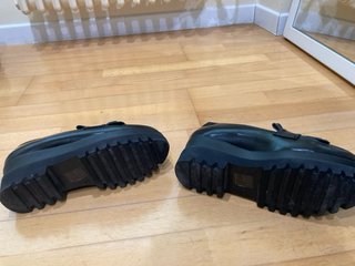 Mocasines negros plataforma tachuelas