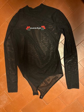 Body de malla negro con bordado