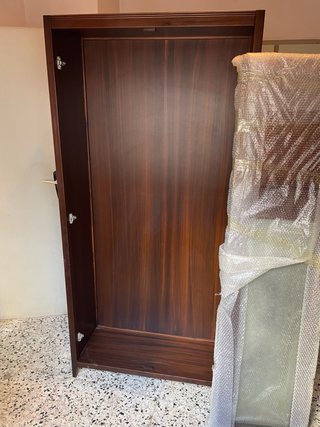 Vitrina de cristal y madera. Almoradi