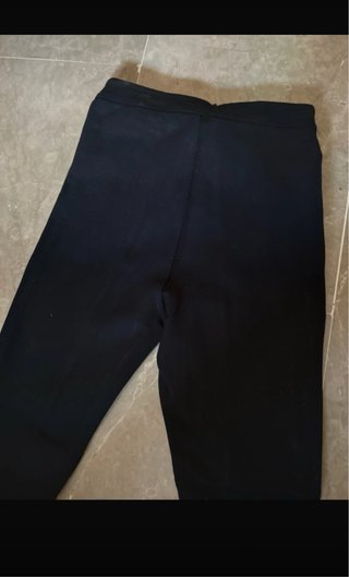 Pantalón negro Stradivarius con cinturón