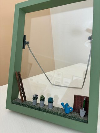 Cornice decorativa con giardino in miniatura