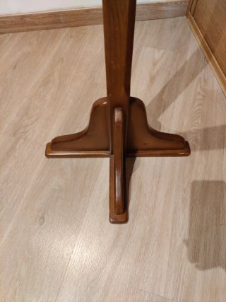 Perchero de madera estilo clásico