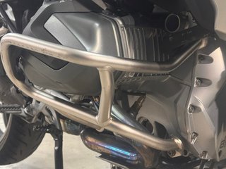BMW R1250GS con TODOS los paquetes, maletas y akra